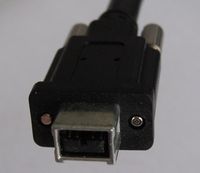 Konektor IEEE1394b se šroubky